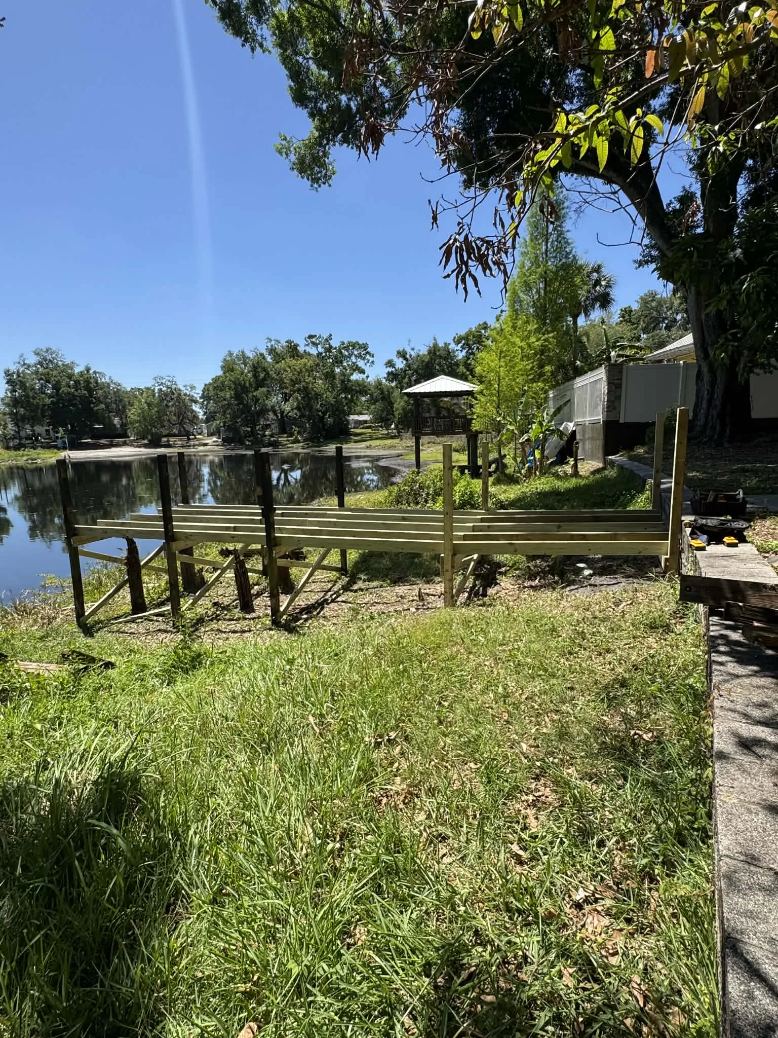 Brandon deck construction - lakeside fence and deck area